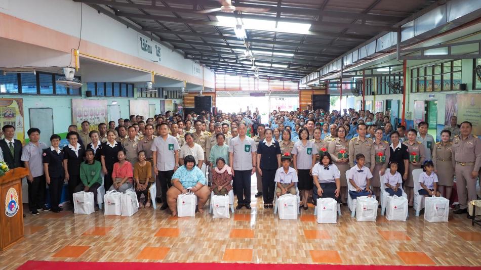 หน่วยแพทย์เคลื่อนที่ พอ.สว. ให้บริการด้านสุขภาพแก่ประชาชน ณ โรงเรียนบ้านคำแหว อำเภอพรรณานิคม จังหวัดสกลนคร