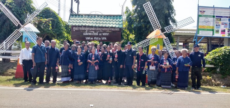 นักเรียนผู้สูงอายุเทศบาลตำบลไร่ เข้าศึกษาดูงานปรัชญาเศรษฐกิจพอเพียง ณ หน่วยพัฒนาการเคลื่อนที่ 26