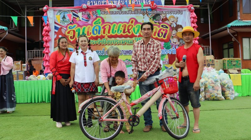 กิจกรรมงานวันเด็ก ณ สนามก๊ฬาสำนักงานเทศบาลตำบลไร่