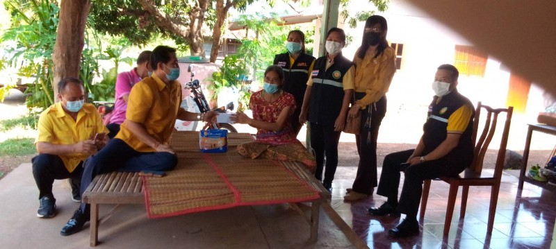 ลงพื้นที่มอบแพมเพิส ช่วยเหลือในชีวิตประจำวันให้กับผู้ป่วยติดเตียง บ้านไร่ - บ้านคำข่า